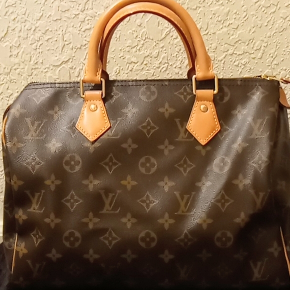 😍The 1ST Of LV Collection😍 - Picture 1 of 16